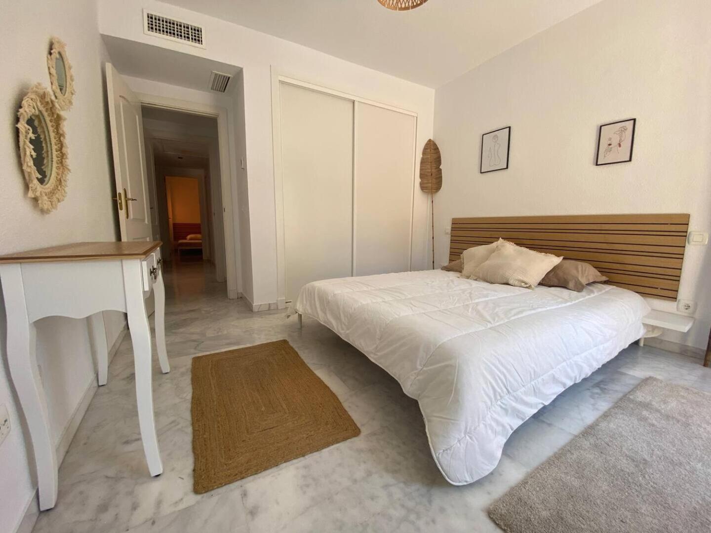 Apartament Stylish Spot Pass The Keys *